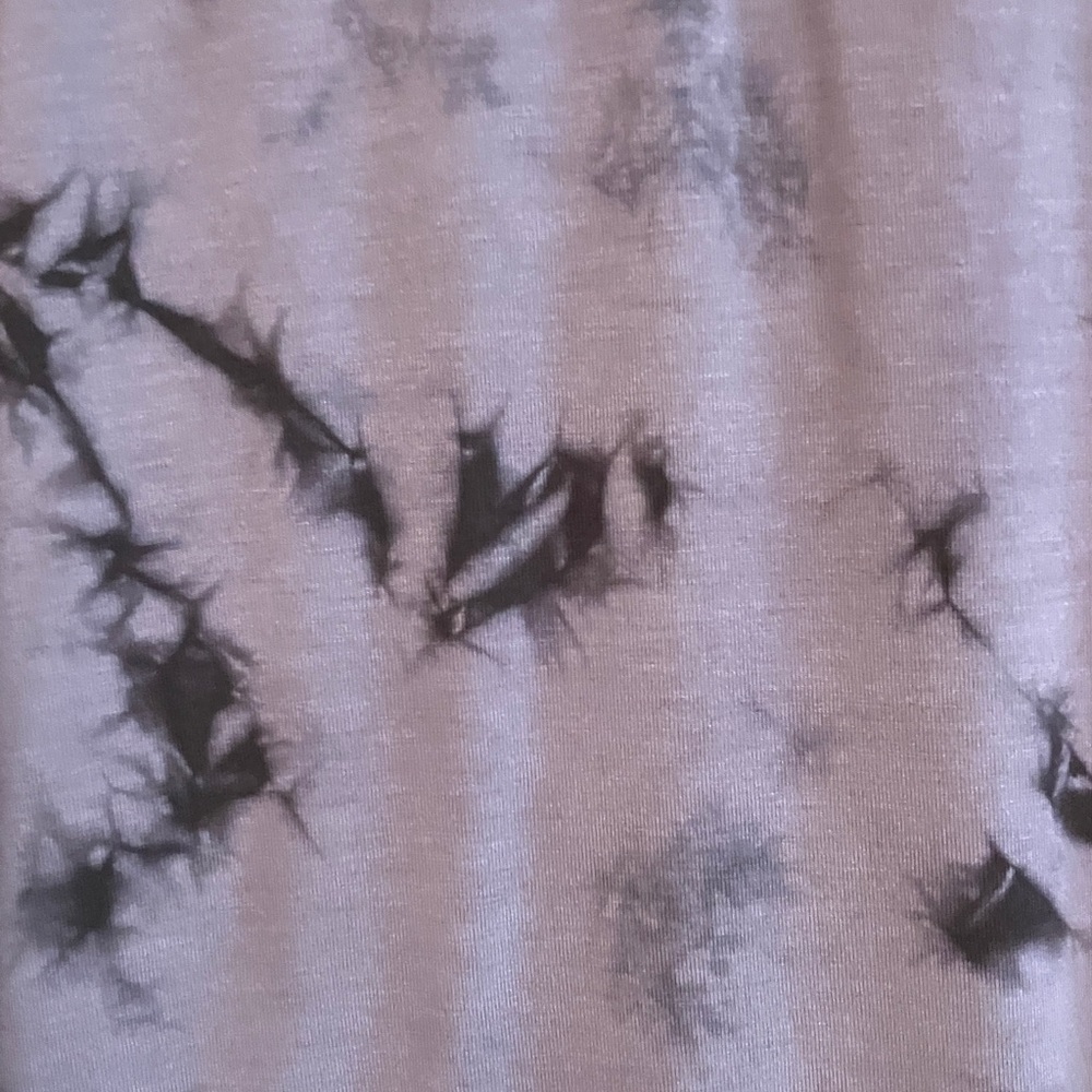 Olive & Oak Black and Gray Tie-Dye V-Neck Tee - Picture 4 of 6